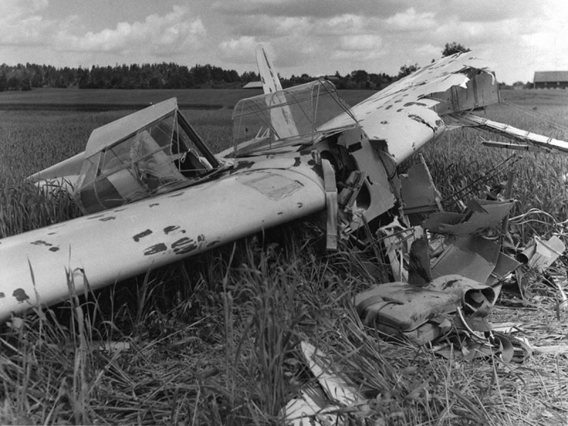 SE-SPO efter haveriet den 29 juni 1954. De båda ombord skadades.<br />Foto via Leif Hellström