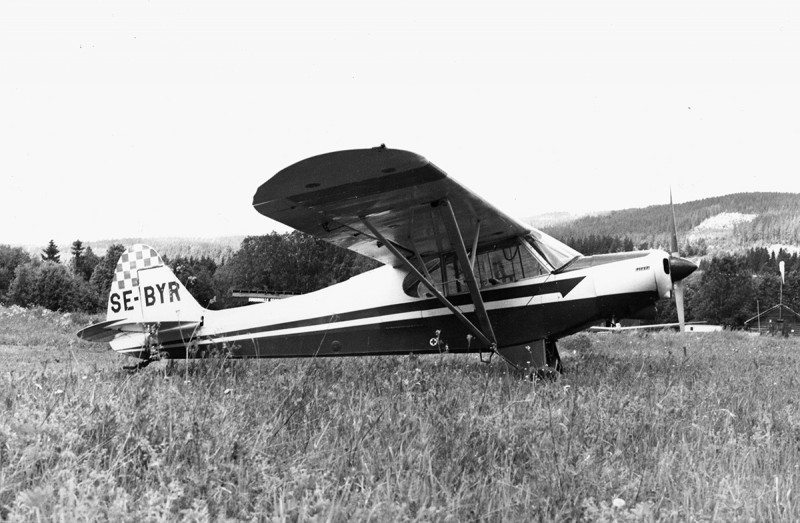 SE-BYR omkring 1975. Plats ej känd. Foto ur Flygrevyns donerade samling.