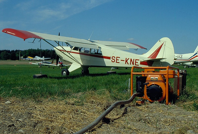 SE-KNE, maj 1992. Plats ej känd. Foto: Göran Håkansson via Flygrevyn.