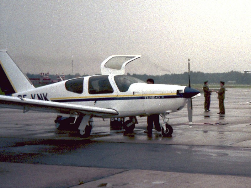 SE-KNK på Riga 1990-09-09 i samband med flygrally arrangerat av SPAF/AOPA Sweden. Foto: Sven-Erik Jönsson