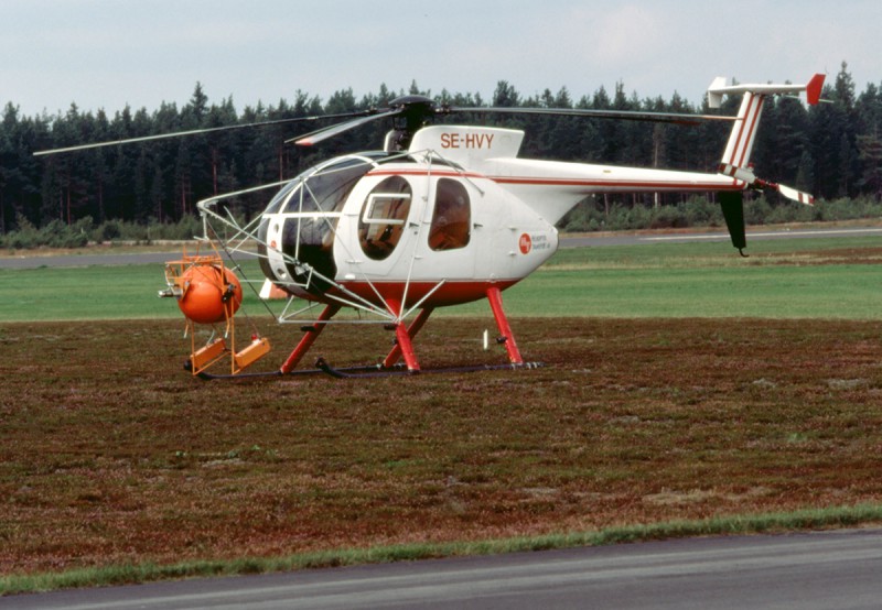 SE-HVY, Plats ej känd. Utrustad med NOCOL, för montering av varningsklot på kraftledningar (utvecklat av Polytech) <br />och demonstrerades av Saab hösten 1993, möjligen också senare. Foto ur Freddy Stenboms donerades samling.