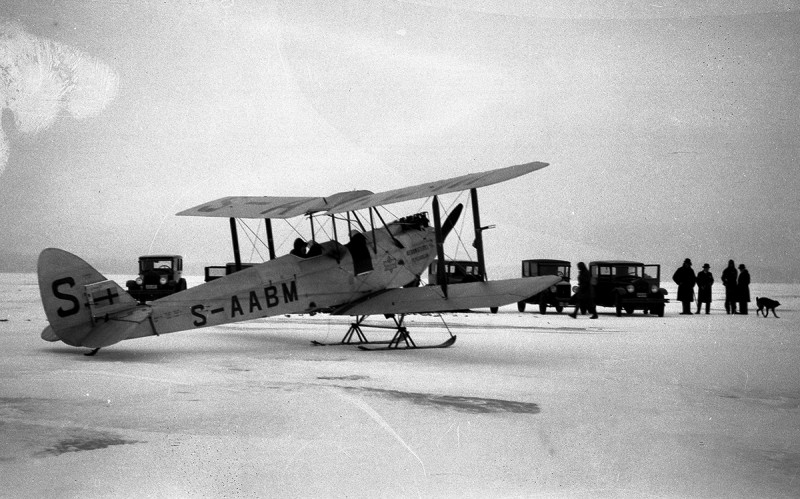 S-AABM, troligen i Stockholmstrakten feb 1928. Skannat från 6x9 cm negativ. Okänd fotograf.