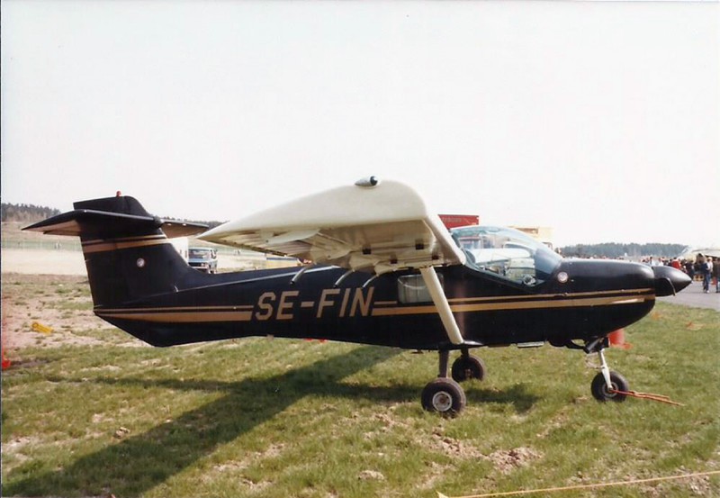 SE-FIN på Saabfältet vid flygdag 1983-05-08. Nu med kompositvinge. Foto: Sus J Hedén.