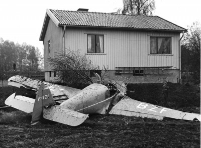SE-BZF efter haveriet vid Laxå den 23 maj 1954.