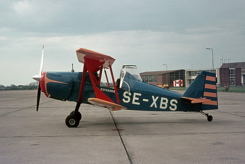 SE-XBS på Groningen, troligen 1968 i samband med ferryflygning vid försäljning till England. Foto: Jack Poelstra