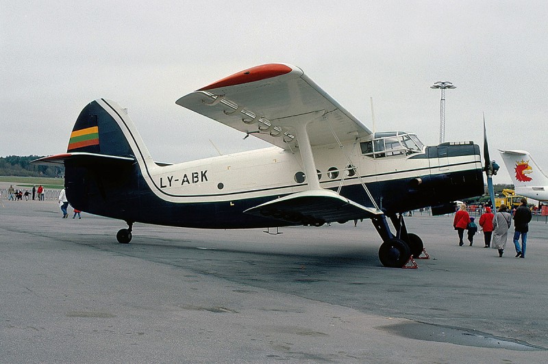 LY-ABK på Bromma 1996-05-11. Foto: Hans Wallin