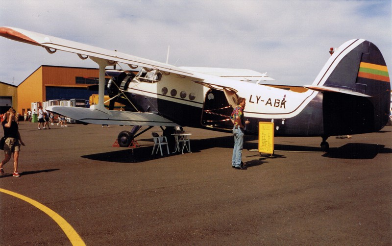 LY-ABK vid flygdag på Säve 1996-08-03 -- 04. Foto: Nils-Olof Andersson