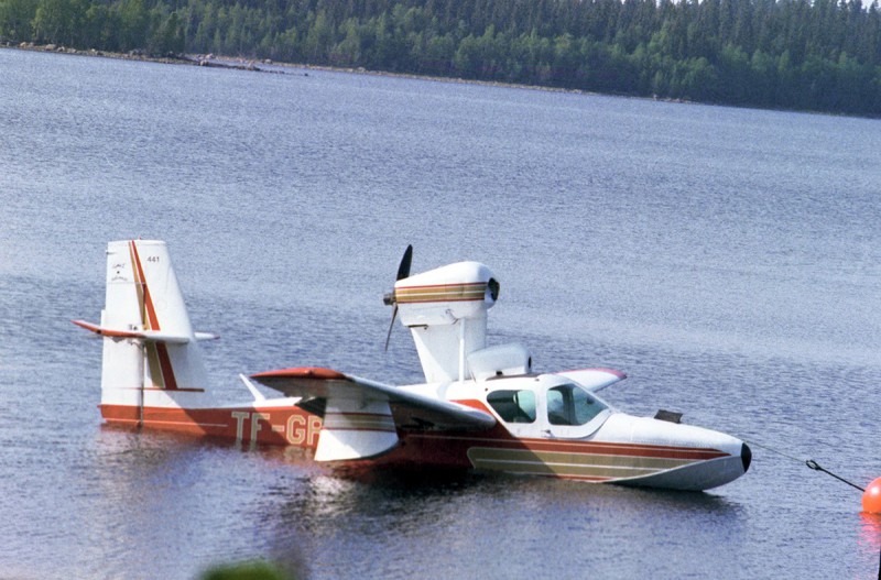 TF-GRS i Västerfjärden, Obbola, Umeå, när flygplanet kommit från Island, troligen 1984. Blev SE-GRS. Foto via Per-Olof Lundholm