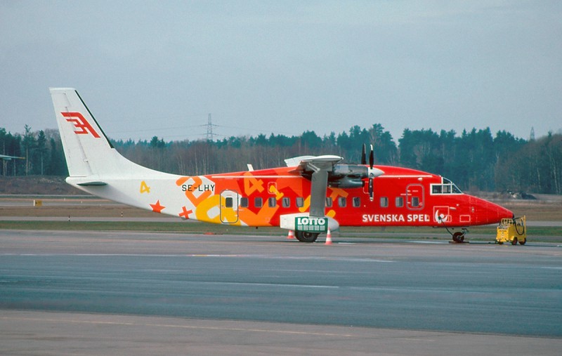 SE-LHY på Arlanda 1998-04-27. Foto Hans Wallin / Freddy Stenboms donerade samling.