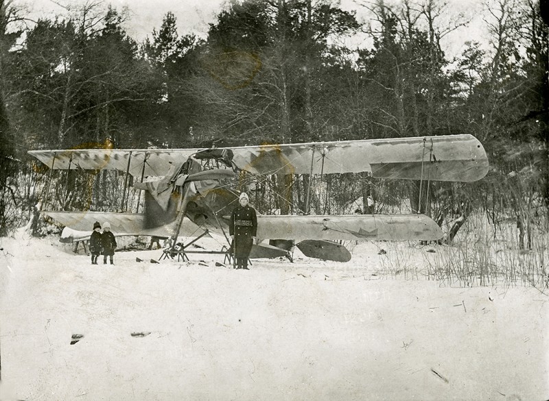 Nödlandat flygplan Strängnäs 1922. Foto via Ingmar Hedblom.