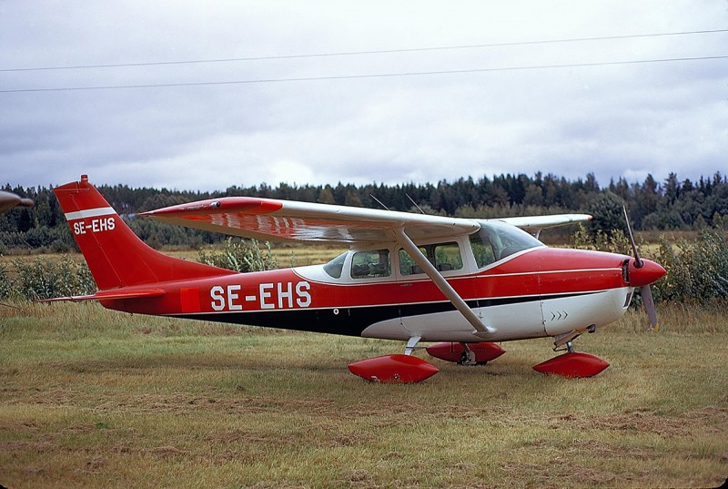 SE-EHS på flygplatsen Avan, Gävle 1973-09-09. Foto Leif Fredin.