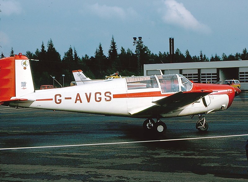 G-AVGS vid invigningen av Växjö flygplats den 13 september 1975. <br />G-AVGS är fd SE-XAT, SE-CFZ, blev G-AVGS 1967-01-31, åter som SE-CFZ från 1975-12-17. <br />Foto: Leif Fredin