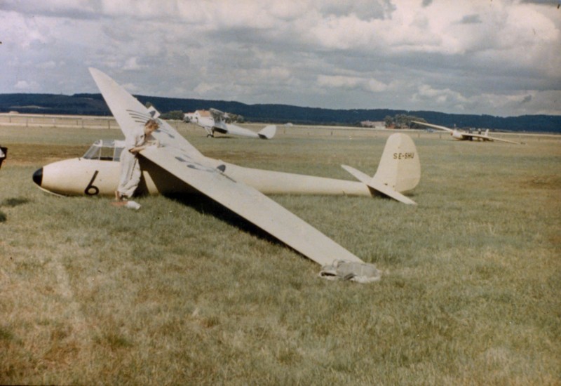 SE-SHU på Sövde, söder om Sjöbo. I bakgrunden Malmöklubbens Tiger Moth och Kranich