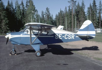 SE-CSR i Västervik 4 juli 1971, utrustad med bogserkoppling för segelflygbosering.<br />Foto: Lars E Lundin