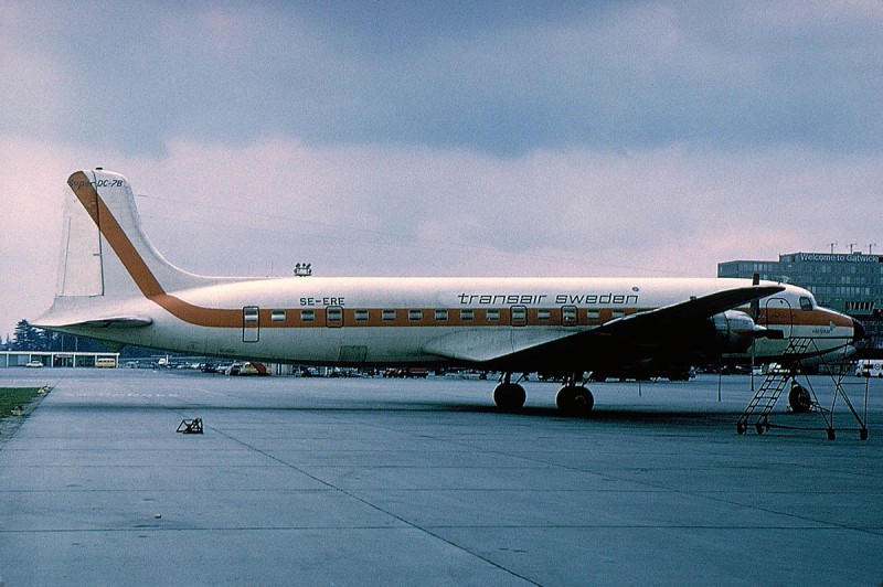 SE-ERE på Gatwick någon gång 1965-1969. Foto via Tor Johnsson