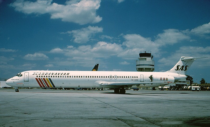 SE-DMZ på ej identifierad flygplats 1997. Foto ur Tor Johnssons donerade samling.
