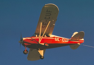 SE-CUF efter start från Ekshärads flygplats vid segelflygbogsering 1965-1966<br />Foto: Christer Lokind