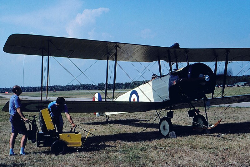 Avro 504K, G-ECKE på F 5, Ljungbyhed troligen vid flygdagen den 25 augusti 1996 i samband med Flygvapnet 70 år. <br />Flygplanet är ett replikabygge. I oktober 2002 såldes det till New Zealand och blev ZK-EHB.