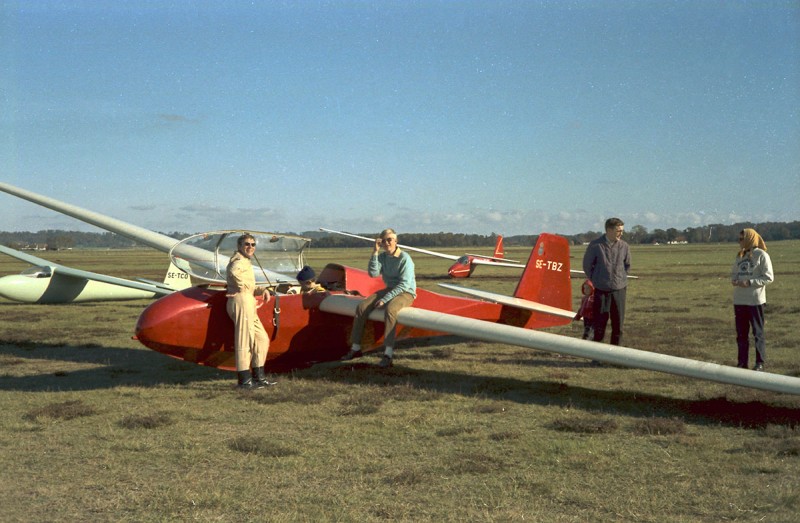 SE-TBZ på Sövde flygfält första hälften 1970-talet. Foto: Uldis Sisins