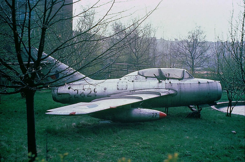 Förmodar att detta är en tjeckisk Aero CS-102 (MiG-15). Kod möjligen 2629. <br />Foto ur Sven Stridsbergs donerade samling