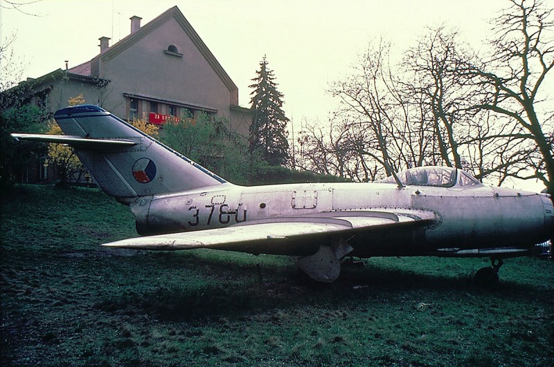 Förmodar att detta är en tjeckisk Aero S-104 (MiG-17). Kod 3780.<br />Foto ur Sven Stridsbergs donerade samling.