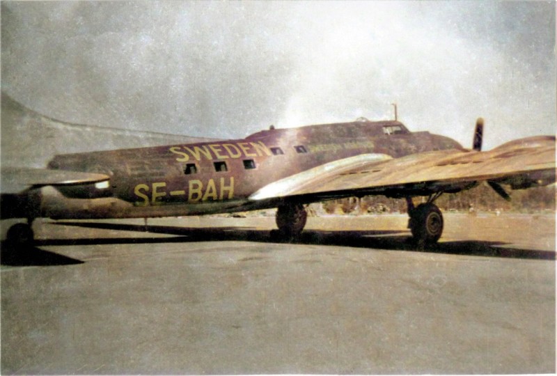 My father's only shot of SE-BAH, December 1945 - again my attempt at adding some colour. Copyright: Sgt. P. E. Maxfield. See what I mean about the camera quality?