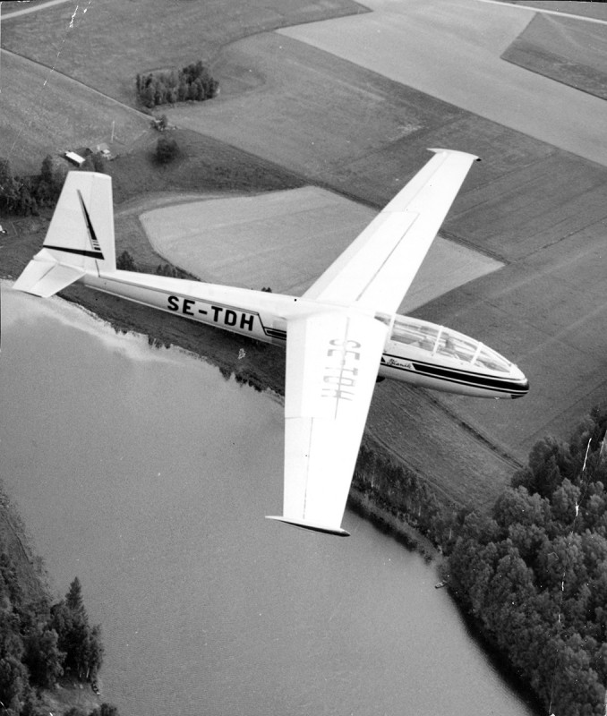 SE-TDH över Långsjön vid Rommehed någon gång slutet 1960-talet. Foto: Harald Millgård.