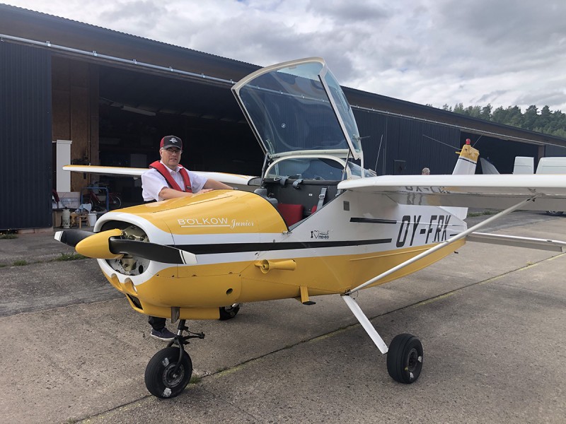 OY-FRK på Hässlö, Västerås 2020-08-05. Vid flygplanet står Lars-Göran Johansson som då var flygchef inom Frivilliga Flygkåren.<br />Foto: Bo Johnsson