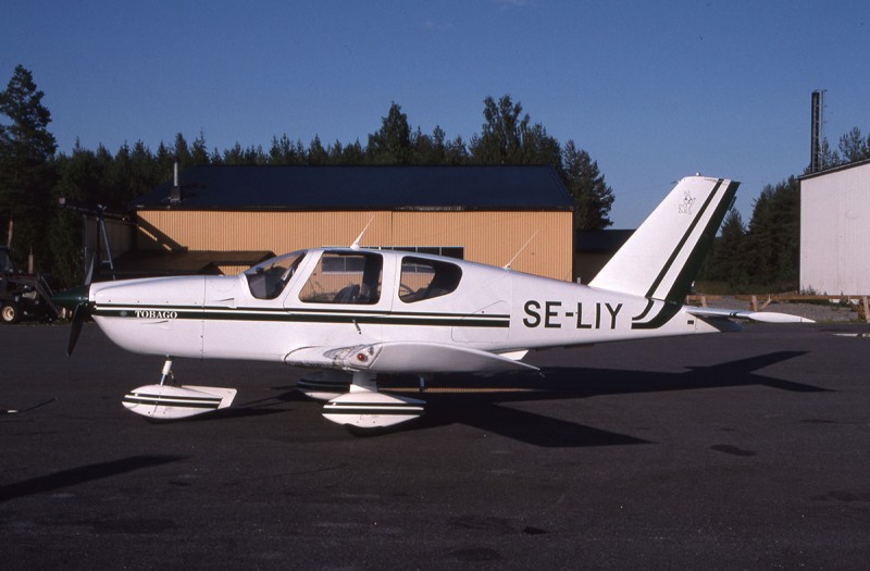 SE-LIY på Piteå Långnäs flygplats 2004-07-29. Foto: Hans Wallin.