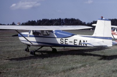 SE-EAN i juni 1984. Flygplanet hade denna målning redan 1972, eventuellt<br />ännu tidigare. Foto ur Freddy Stenboms donerade samlingar.