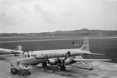 SE-BDE på Torslanda den 12 september 1948 då <br />flygplatsen firade 25 år och Aeroklubben i Göteborg 30 år.<br />Foto Sture Nilsson