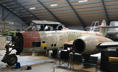 SE-DCC under restaurering på Svedinos Bil- och Flygmuseum våren 2012.<br />Foto: Sven-Erik Jönsson