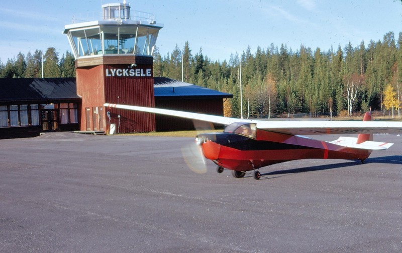 SE-TMC på Lycksele flygplats, sept-okt 1973. Foto: Ulf Viklund