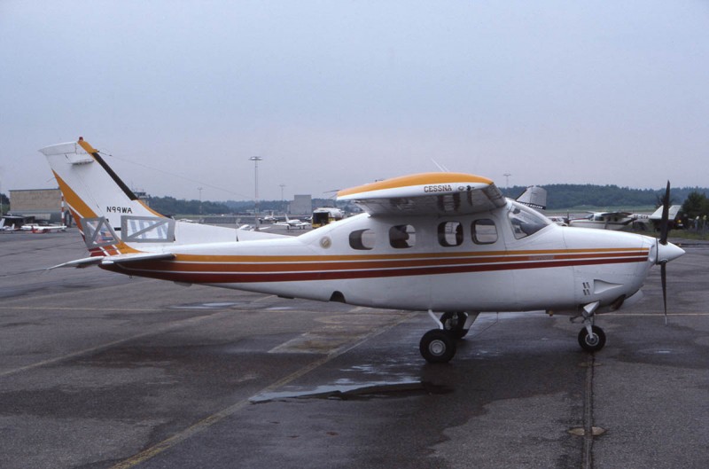 N99WA med påmålad registrering SE-IPN fotograferad på Bromma 1987-08-08. Registreringen ändrades dock till SE-IYG <br />innan slutlig registreringsbesiktningen. Foto: Jonny Andersson.