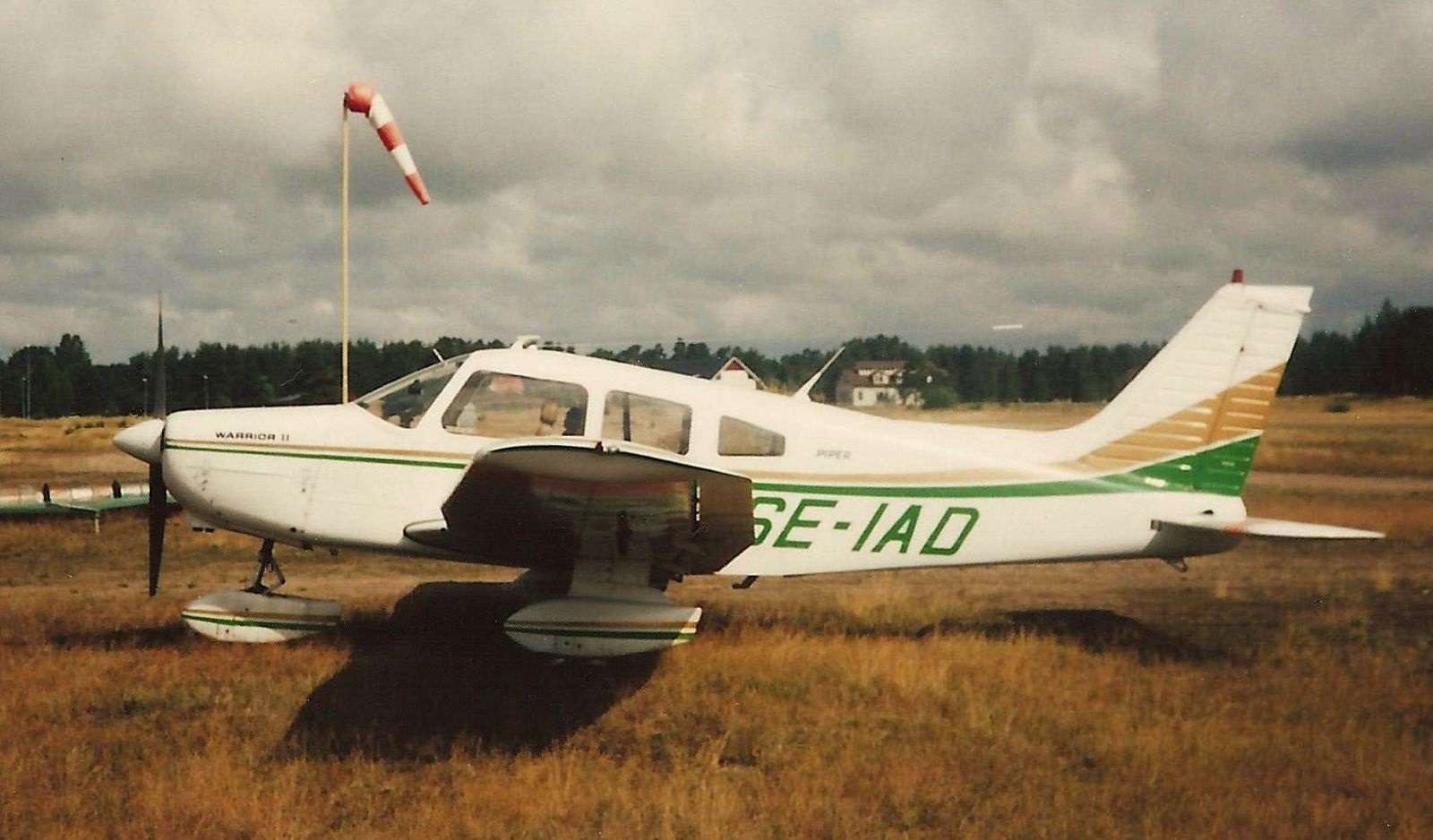 SE-IAD ESMC 860811.jpg