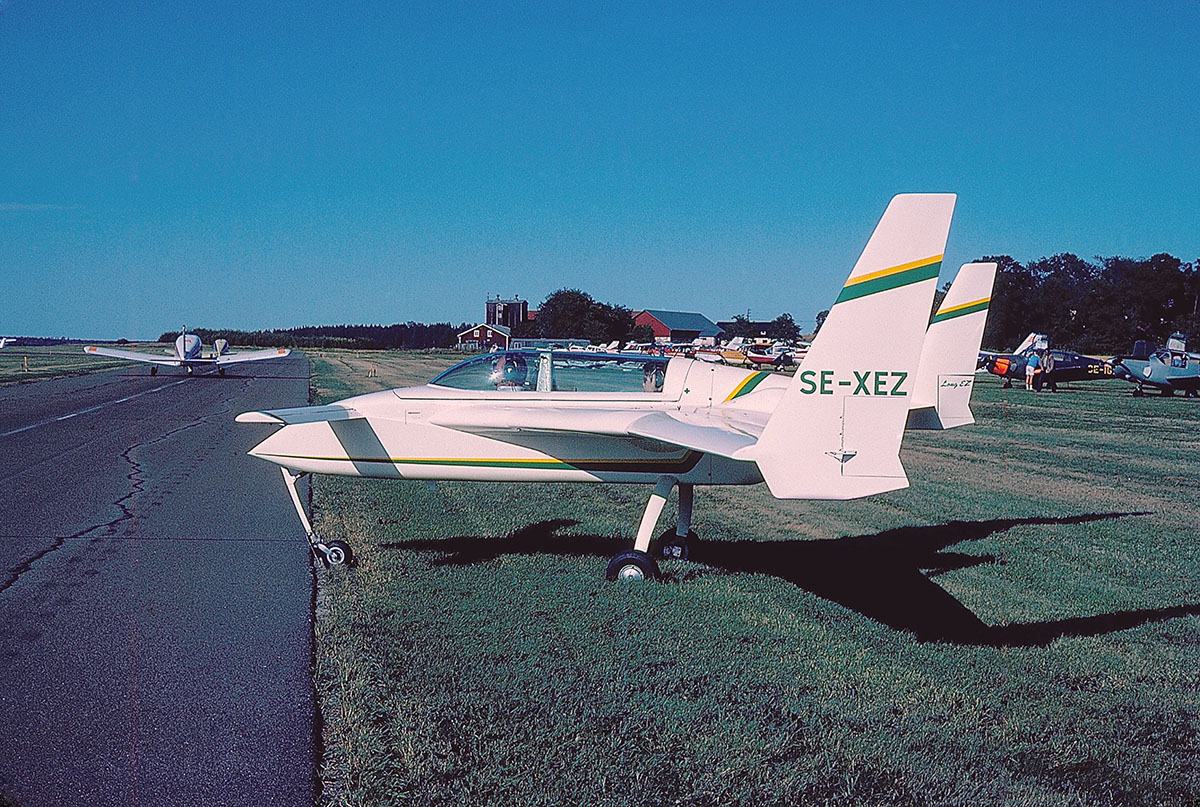 SE-XEZ på F 16, Uppsala vid flygdag den 1983-08-28. Foto: Hans Wallin.