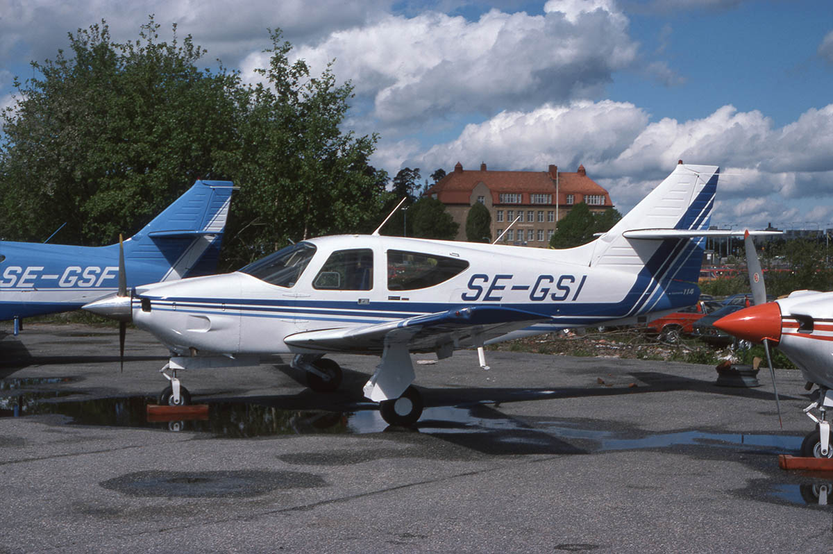 SE-GSI på Bromma 1977. Var endast interimsregistrerat för ferryflygningen från USA till Stockholm som gjordes i maj 1977. Fullständig registrering fullföljdes aldrig då flygplanet såldes till Danmark. Foto: Tor Johnsson.