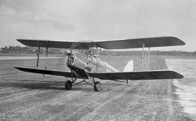 Gösta Fraenkel taxar med isn Moth, SE-AGF på Torslanda.<br />Bilden inskannad från negativ som SFF erhållit från Allhems förlags samlingar.