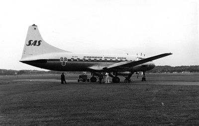 OY-KPA, som senare blev SE-CCG, fotograferad <br />utanför Blå hangaren på Torslanda 1958 av Rolf Jung.