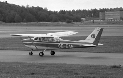 SE-EAW på Bromma, början 1970-talet. <br />Foto: Hans Kampf