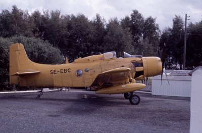 SE-EBC på Svedinos Bil- och Flygmuseum, troligen i början av 1980-talet.<br />Flygplanet stod tyvärr utomhus under många år pga platsbrist.<br />Foto: Freddy Stenbom