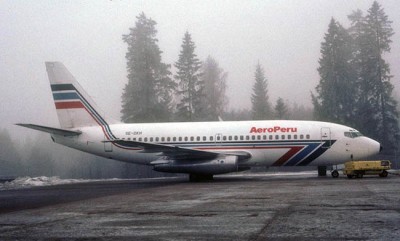 SE-DKH i Aero Peru's färger på Arlanda den 29 december 1989.<br />Foto: Tommy Lakmaker