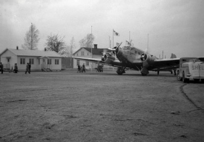 SE-AFA på Karlstad flygplats 1945.