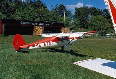 SE-AZS på Gävle Avan flygfält den 1971-06-14.<br />Foto: Leif Fredin