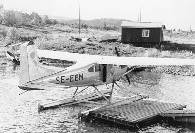 SE-EEM, vid Kurravarre, Kiruna som var Fjäll-Flygs huvudbas. <br />Foto: Jan Strömberg via Lars E Lundin