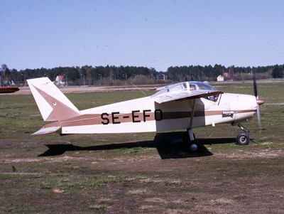 SE-EFO enl. notering på diabild 2005-07-08, plats okänd.<br />Jag gissar dock att bilden är tagen före haveriet 1974. Kanske någon kan bekräfta?<br />Foto: Freddy Stenbom