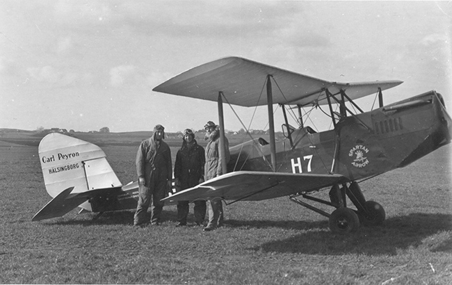 SE-AFR troligen 1937. Plats okänt, likaså personerna.