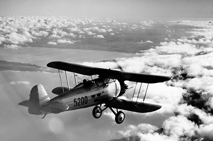 Fotot daterat 1930-12-02.<br />Båda bilderna är skannade från album lånat 2003 av Ivan Westerberg, som arbetat på Svenska Aero