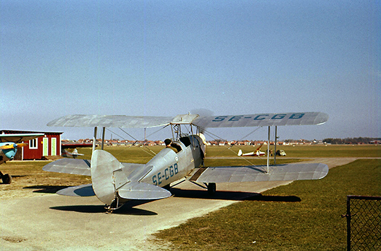 SE-CGB på Gustavsviks flygfält vid Örebro ca 1957-1960.