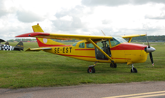 SE-EST på Halmstad 2010-06-20, använt för fallskärsmhoppning. Foto: Sven-Erik Jönsson